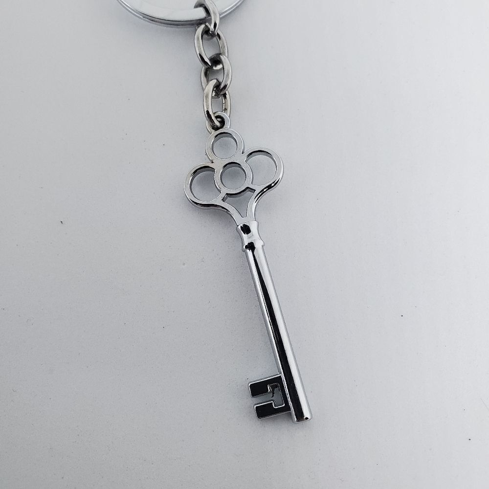 Silver Tone Skeleton Key Keychain - Picture 3 of 4